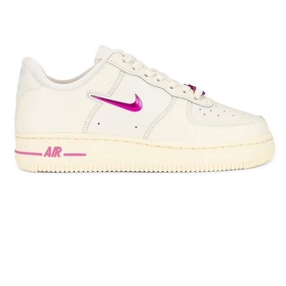 BRAND NEW Nike Air Force 1 '07 SE Sneaker - Coconut Milk, Playful Pink - Picture 5 of 5